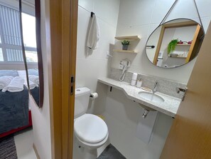 Basic Apartment | Bathroom