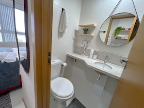 Basic Apartment | Bathroom