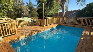 Seasonal outdoor pool, free pool cabanas, pool loungers
