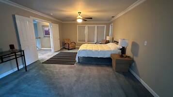 4 bedrooms, iron/ironing board, internet, bed sheets