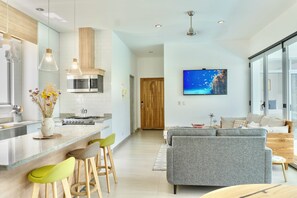 Mikrowelle, Ofen, Herdplatte, Geschirrspüler