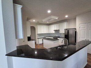 Mikrowelle, Ofen, Herdplatte, Geschirrspüler