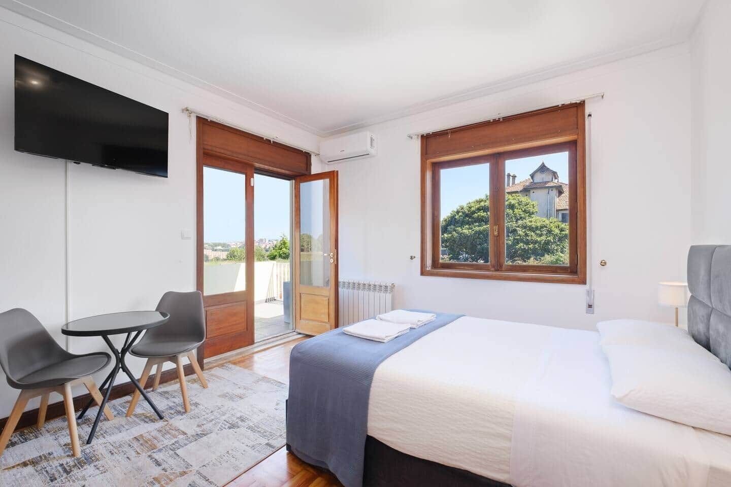 7 bedrooms, iron/ironing board, free WiFi, bed sheets