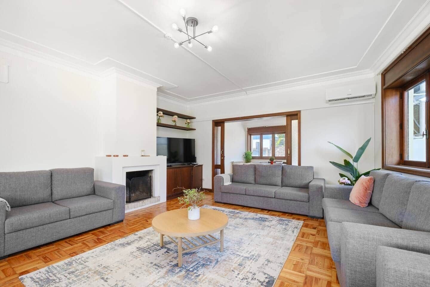 Smart TV, table tennis