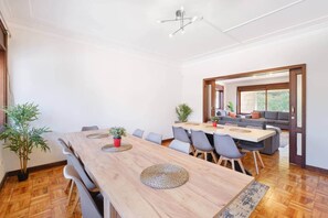 Dining - Villa 7BR/7BA with Pool & Backyard Prime Location! (Vila Nova de Gaia)