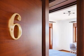 7 Schlafzimmer, Bügeleisen/Bügelbrett, kostenloses WLAN, Bettwäsche