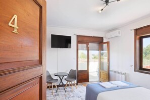 7 bedrooms, iron/ironing board, free WiFi, bed sheets - Villa 7BR/7BA with Pool & Backyard Prime Location! (Vila Nova de Gaia)