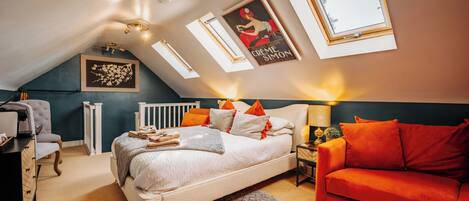 Deluxe Double Room, Non Smoking | Individually decorated, individually furnished, laptop workspace