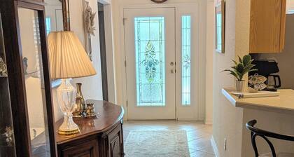 Lovely 3 Bedroom, with Golf Cart