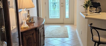 Lovely 3 Bedroom, with Golf Cart