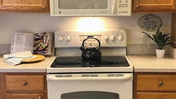 Microonde, forno, piano cottura, lavastoviglie