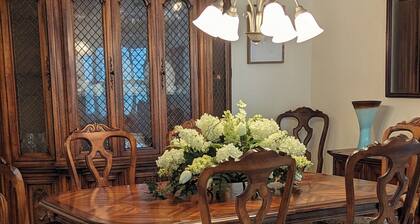 Lovely 3 Bedroom, walkable to Sumter Landing Square