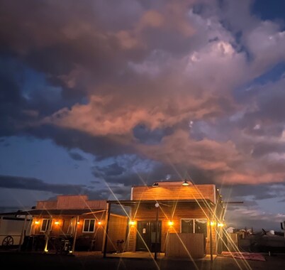 Horse camp casita in wittmann, Arena, Stalls, pool table, pickleball courts!