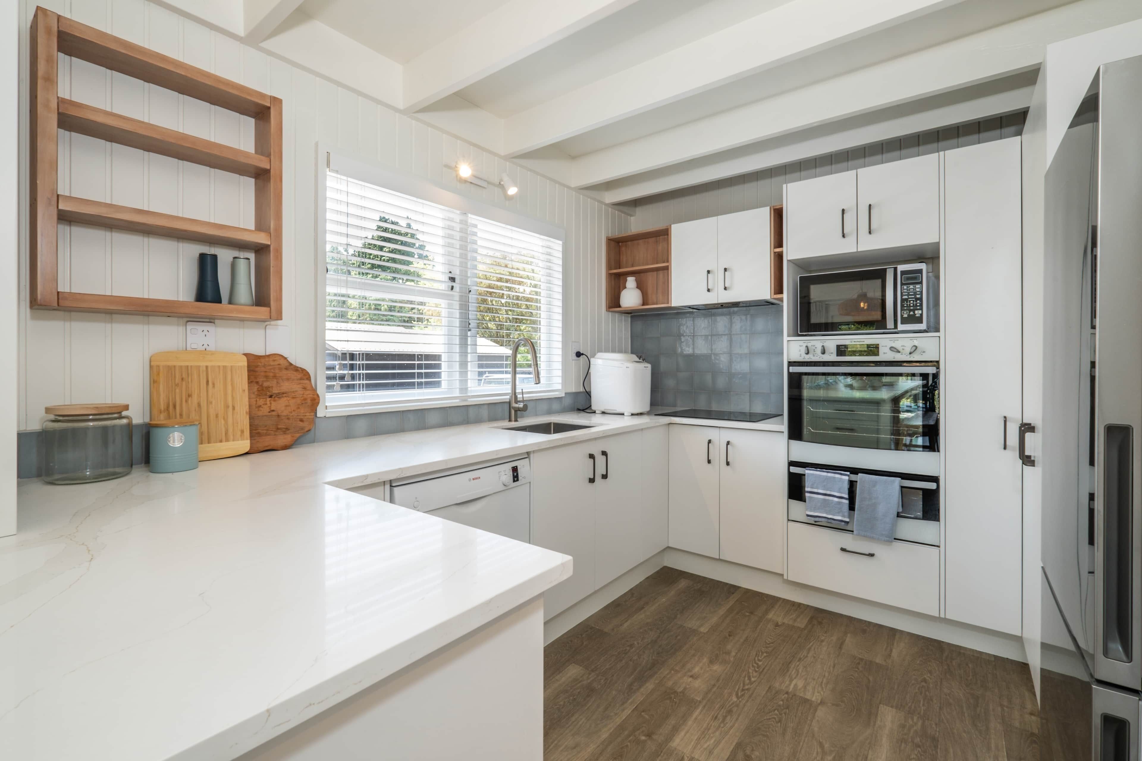 Een koelkast, een kookplaat