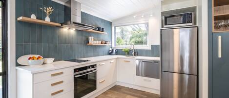 Frigorífic, microones, forn i placa de cuina