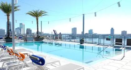 2 BR suite w/ game room and amenities