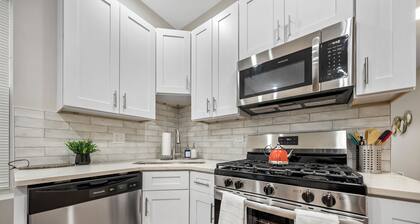 Where comfort begins- 2 bedrooms apartment, 15 min from Chicago