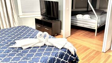 3 bedrooms, desk, iron/ironing board, travel crib