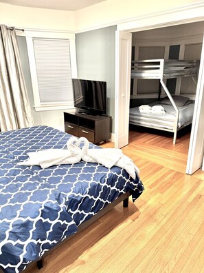 3 bedrooms, desk, iron/ironing board, travel crib