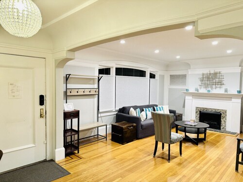 Large SF Craftsman Walkable Great for Work/Leisure