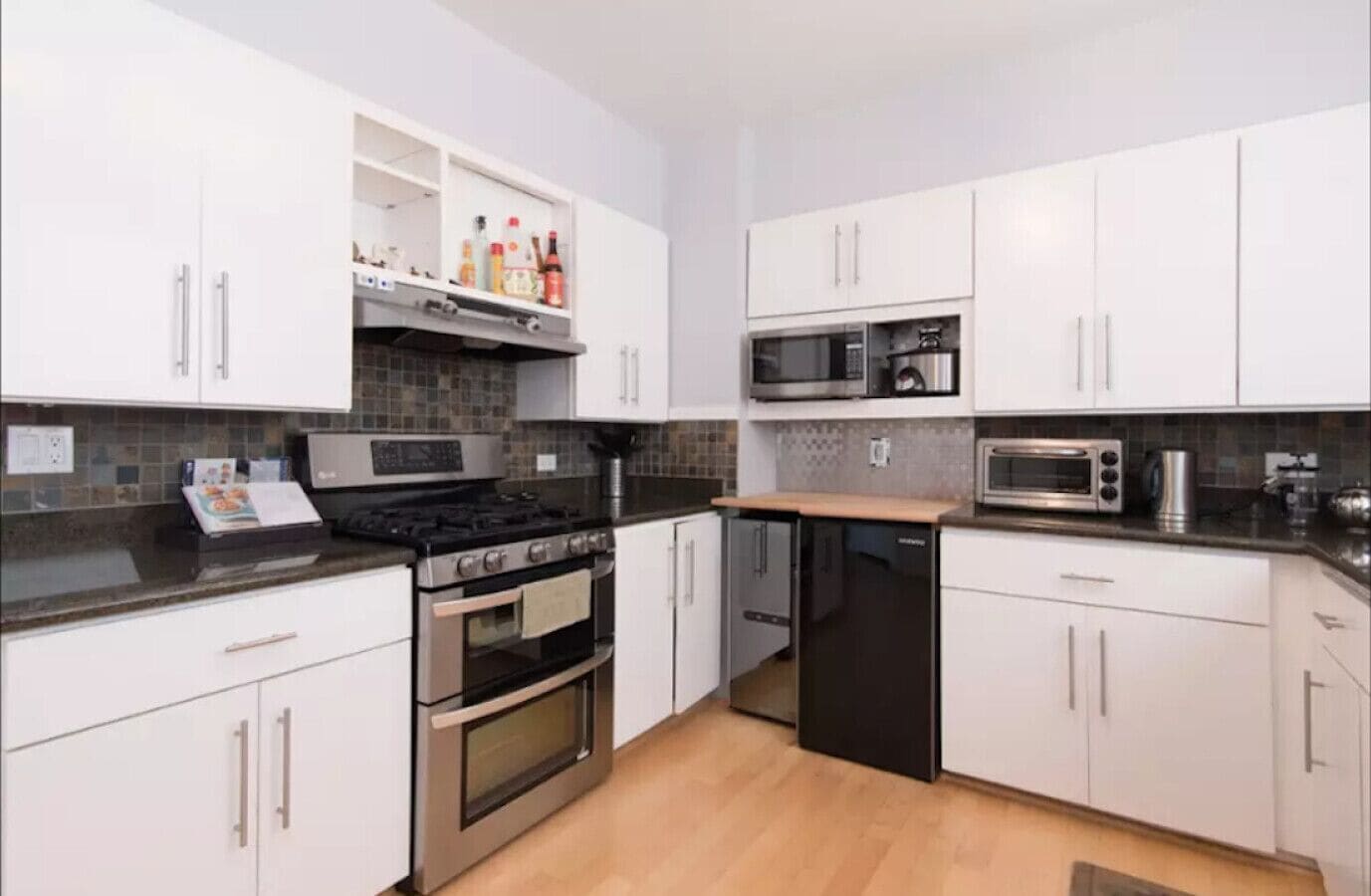 冰箱、微波炉、烤箱、炉灶