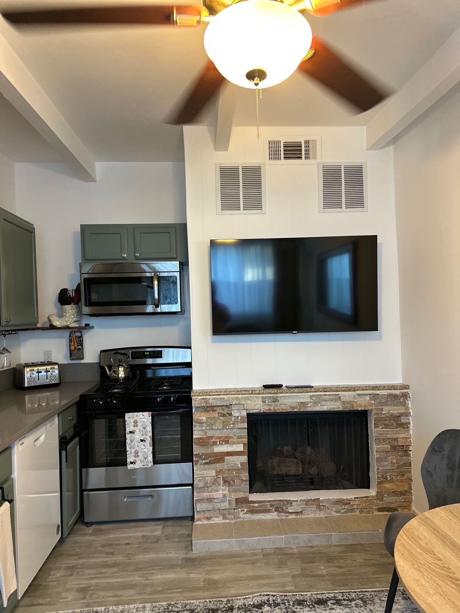 Mikrowelle, Ofen, Herdplatte, Geschirrspüler