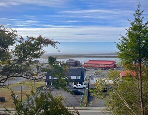 Parking - Harbor View Cabin - Unit B (Gold Beach)