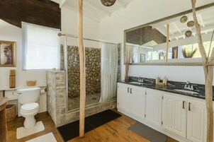 Luxury Villa | Bathroom | Free toiletries, hair dryer, towels, soap