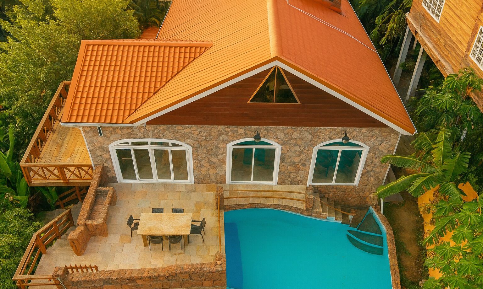 Chambre Triple Luxe, piscine privée, vue montagne | Terrasse/Patio