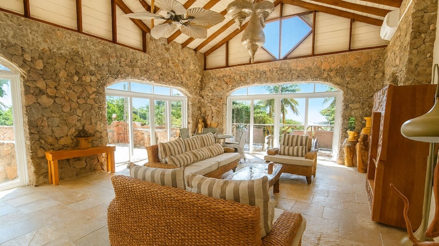 Crystals Villa Hotel