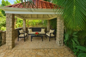 Luxury Villa | Terrace/patio