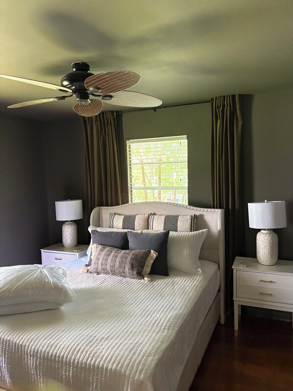 3 bedrooms, iron/ironing board, WiFi, bed sheets