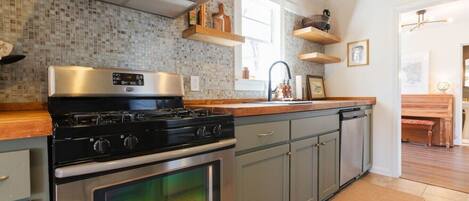 Coffee/tea maker, fridge, microwave, oven