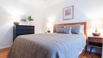 3 bedrooms, desk, iron/ironing board, travel crib