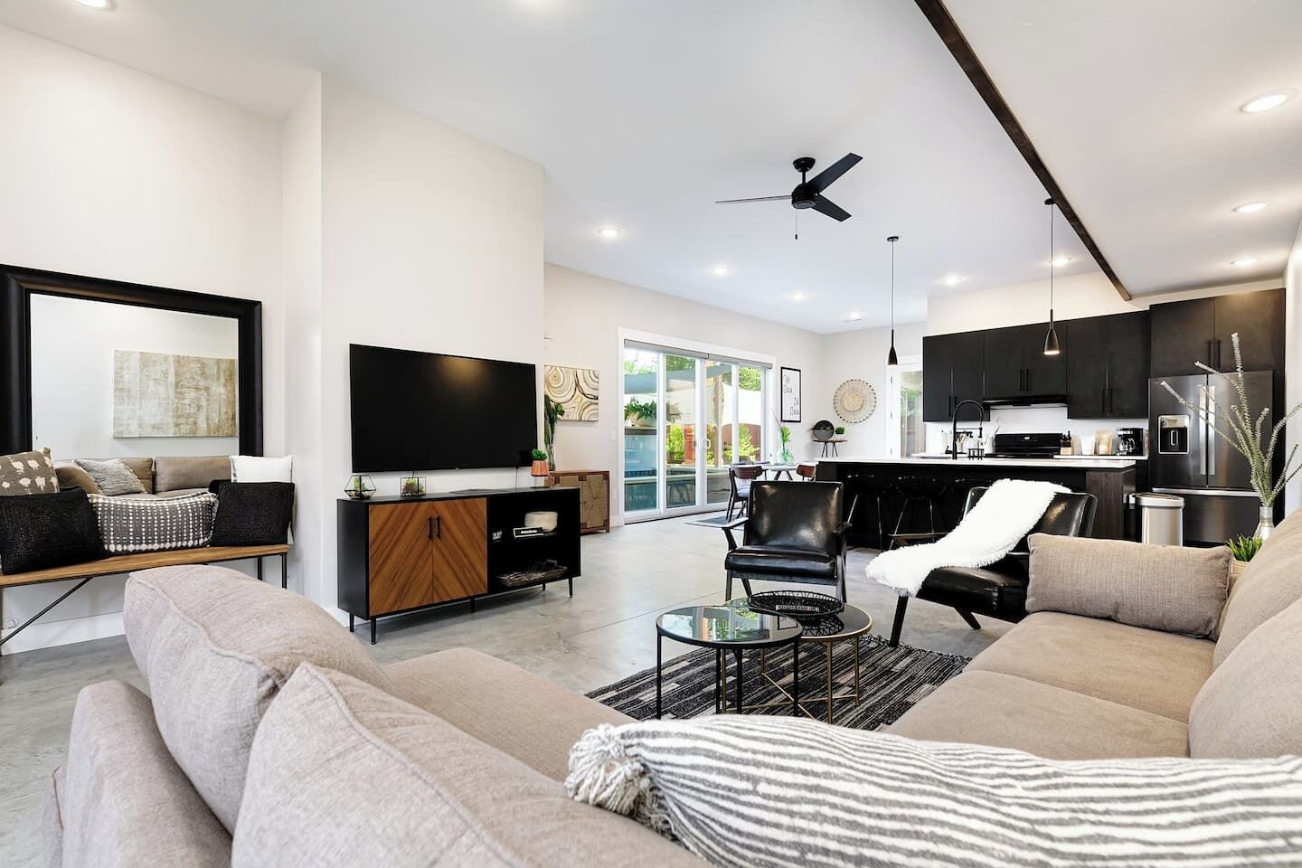 TV, fireplace, offices