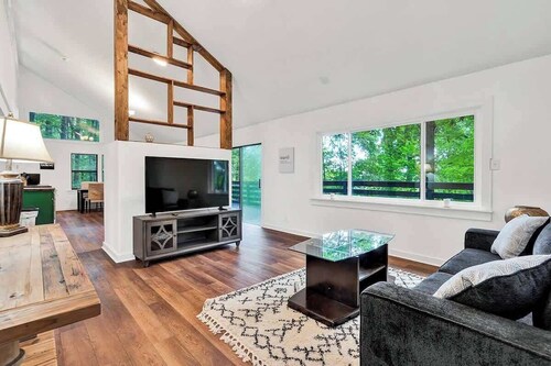 Treetop Mountain Retreat Near Sewanee | Sleeps 6