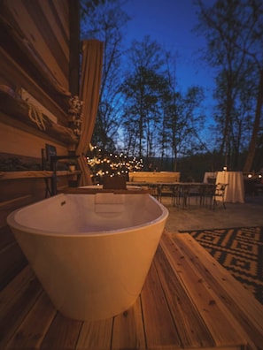 تناول الطعام بالخارج