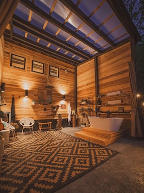 المنشأة من الداخل