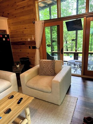 Televisie en een open haard