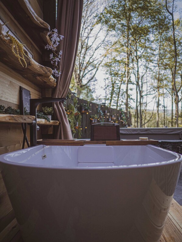 Outdoor spa tub - 5 All Inclusive Cabins with Scenic Mountain Views (Wildwood)