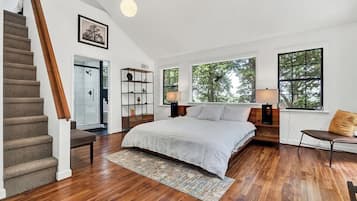 8 bedrooms, WiFi, bed sheets