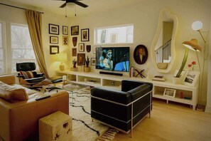 Televisio, stereot, työhuone