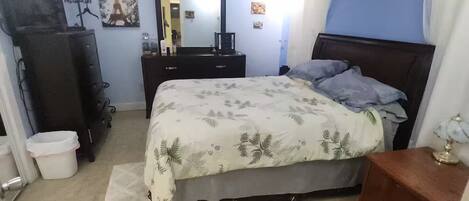 1 bedroom, iron/ironing board, WiFi, bed sheets