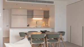 Dining - Una Mas Apartment, Melbourne Imel (Docklands)