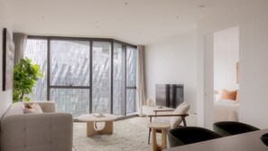 Smart-TV, bøker og kontorer