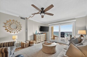 TV connectée, lecteur de DVD, livres