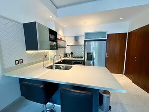 Microwave, oven, dishwasher, coffee/tea maker - Versalles Corner (Puerto Vallarta)