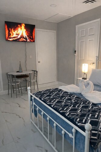 Modern Luxury Stay in Tampa