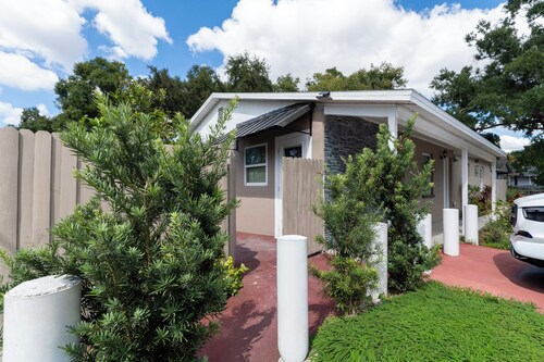 Modern Luxury Stay in Tampa