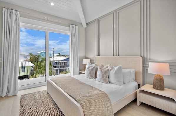 7 bedrooms, WiFi, bed sheets